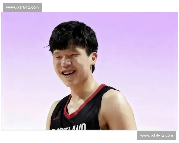 杨瀚森首秀引球迷热捧，签名战靴赠小将暖爆 NBA