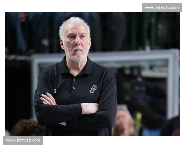 1390 胜镌刻穹顶!马刺低调升旗致敬波波维奇